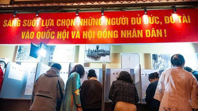 Người dân Hà Nội đi bầu cử tại các di tích lịch sử văn hóa- Ảnh 5.