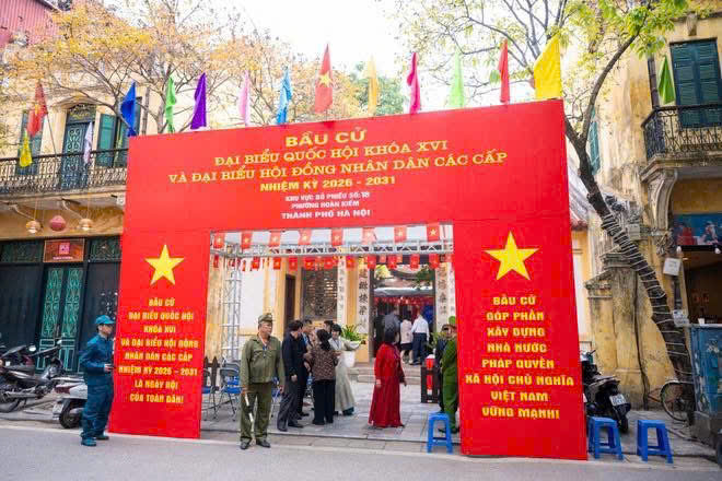 Người dân Hà Nội đi bầu cử tại các di tích lịch sử văn hóa- Ảnh 12.