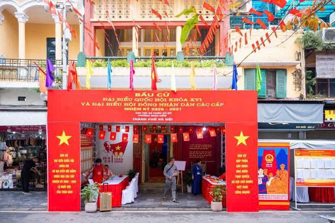 Người dân Hà Nội đi bầu cử tại các di tích lịch sử văn hóa- Ảnh 2.