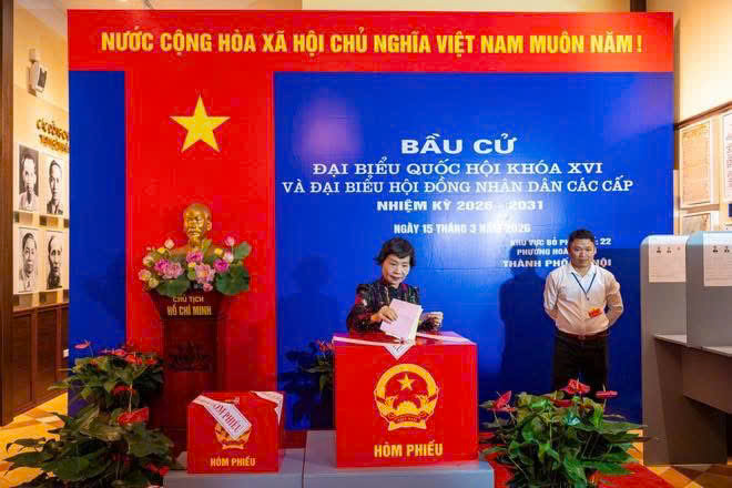 Người dân Hà Nội đi bầu cử tại các di tích lịch sử văn hóa- Ảnh 7.