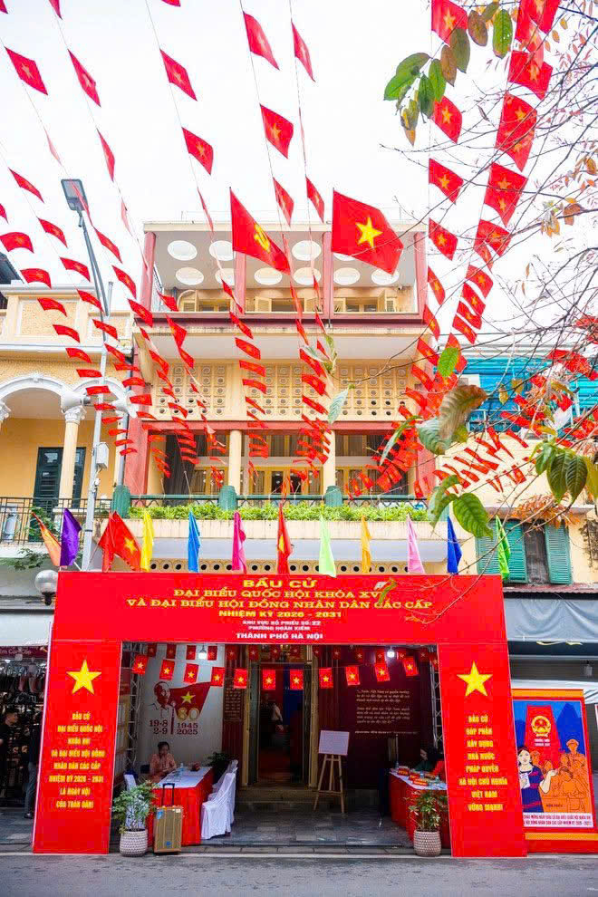 Người dân Hà Nội đi bầu cử tại các di tích lịch sử văn hóa- Ảnh 1.