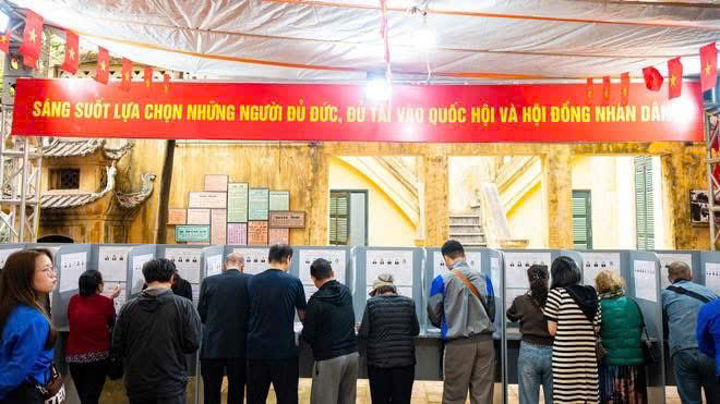 Người dân Hà Nội đi bầu cử tại các di tích lịch sử văn hóa- Ảnh 15.