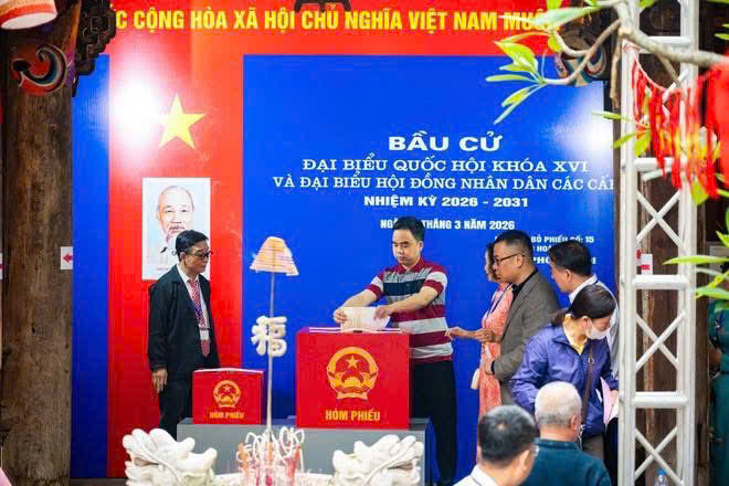 Người dân Hà Nội đi bầu cử tại các di tích lịch sử văn hóa- Ảnh 11.