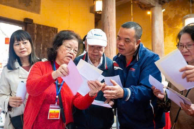 Người dân Hà Nội đi bầu cử tại các di tích lịch sử văn hóa- Ảnh 16.