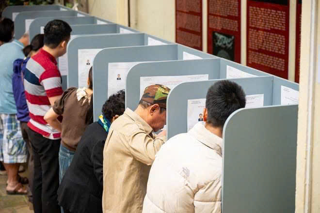 Người dân Hà Nội đi bầu cử tại các di tích lịch sử văn hóa- Ảnh 10.