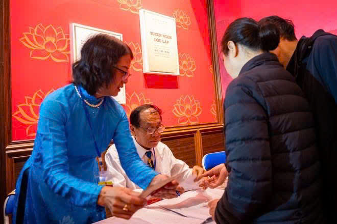 Người dân Hà Nội đi bầu cử tại các di tích lịch sử văn hóa- Ảnh 4.