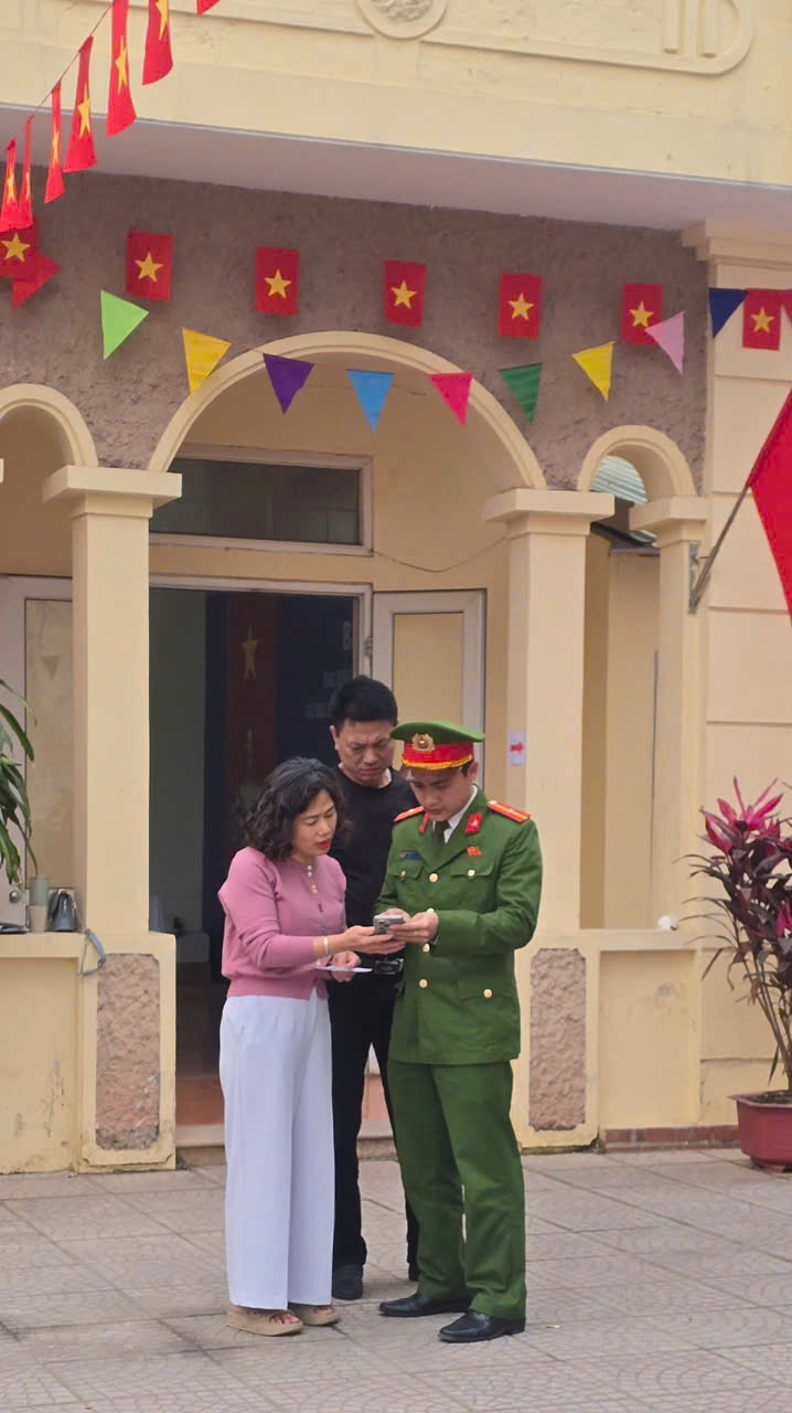 Công an xã Hát Môn chủ động bảo đảm an ninh trật tự phục vụ bầu cử- Ảnh 3.