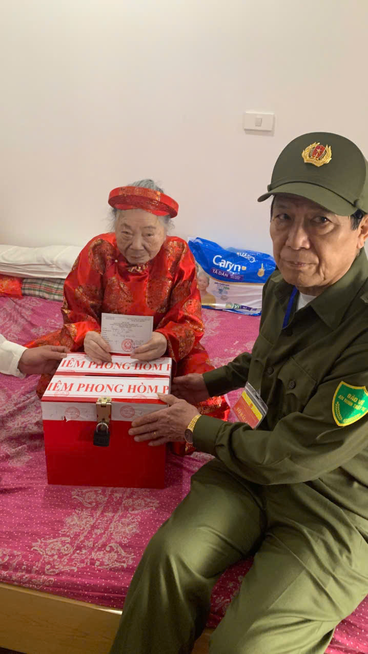 Phường Phú Diễn: Bầu cử diễn ra an toàn, thành công, cử tri đi bỏ phiếu đạt tỷ lệ&nbsp;98,62%- Ảnh 3.