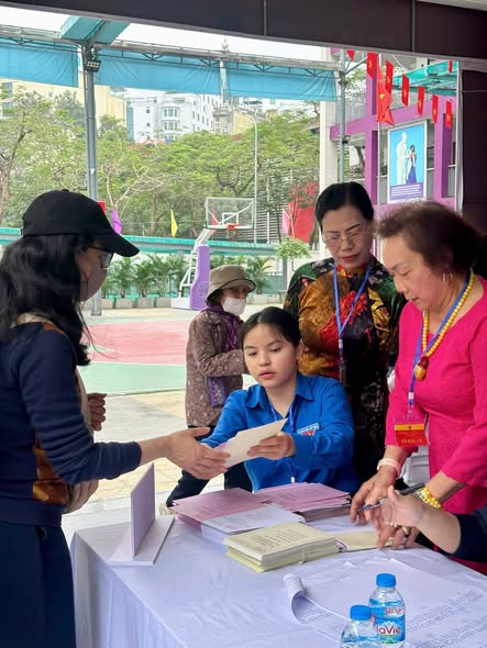 Tuổi trẻ Giảng Võ đồng hành cùng cử tri trong ngày bầu cử- Ảnh 4.