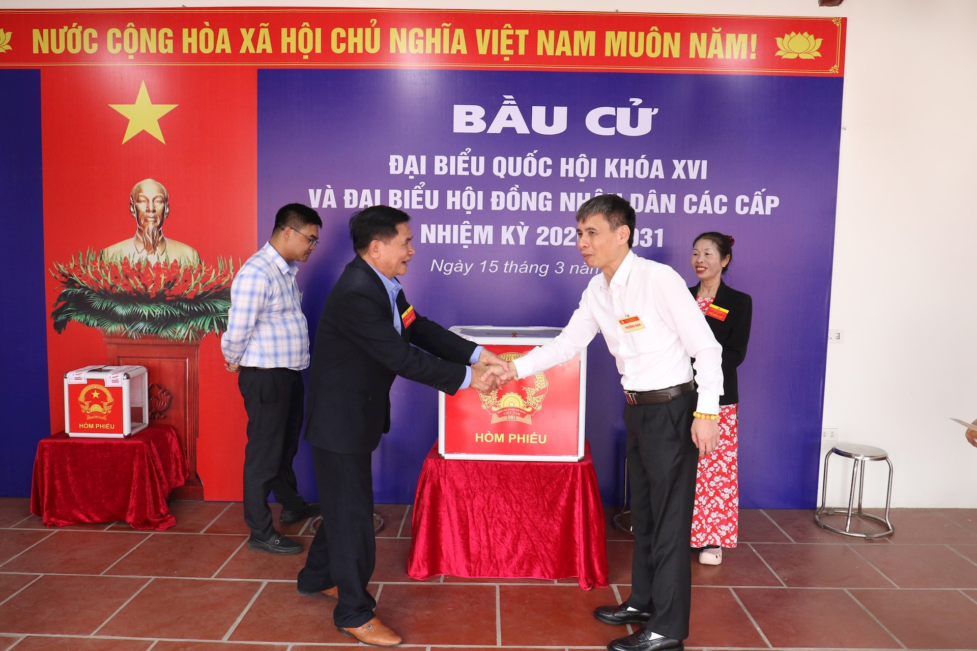 Xã Hồng Vân: 99,96% cử tri tham gia bỏ phiếu- Ảnh 1.