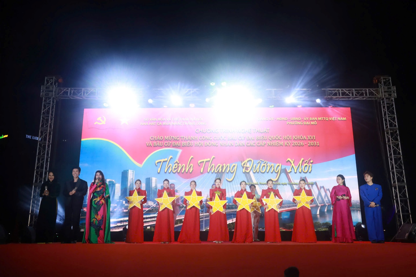 Rực rỡ chương trình nghệ thuật chào mừng thành công của 'Ngày hội non sông' trên địa bàn phường Đại Mỗ- Ảnh 3.