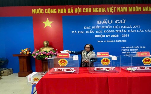 VINH DỰ, TỰ HÀO, TRÁCH NHIỆM VÀ NIỀM TIN TRONG NGÀY HỘI NON SÔNG TẠI ĐIỂM BẦU CỬ SỐ 30 PHƯỜNG YÊN HÒA