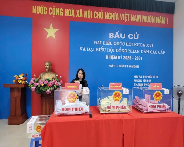 VINH DỰ, TỰ HÀO, TRÁCH NHIỆM VÀ NIỀM TIN TRONG NGÀY HỘI NON SÔNG TẠI ĐIỂM BẦU CỬ SỐ 30 PHƯỜNG YÊN HÒA- Ảnh 3.