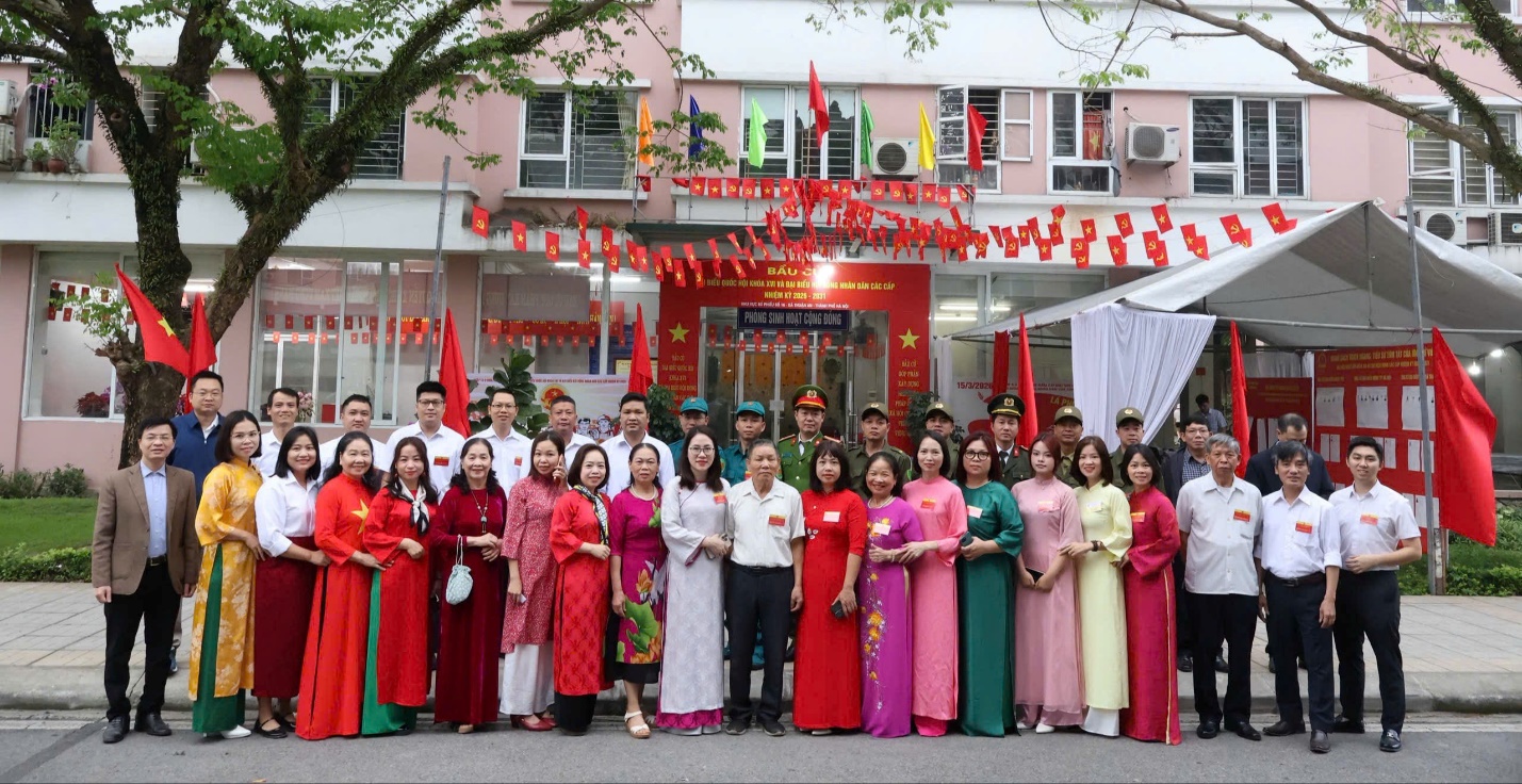 Cử tri xã Thuận An hoàn thành bỏ phiếu bầu cử đại biểu Quốc hội khóa XVI và đại biểu HĐND các cấp nhiệm kỳ 2026 - 2031- Ảnh 6.