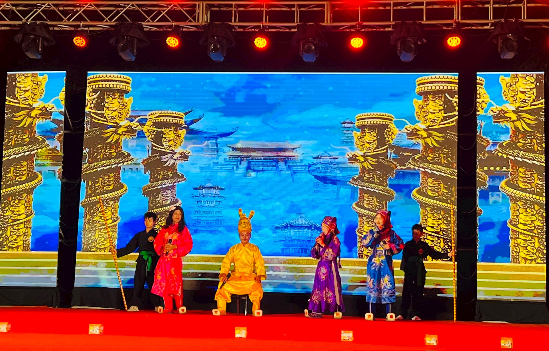 Tam Hưng: Đặc sắc chương trình nghệ thuật chào mừng thành công ngày bầu cử- Ảnh 5.