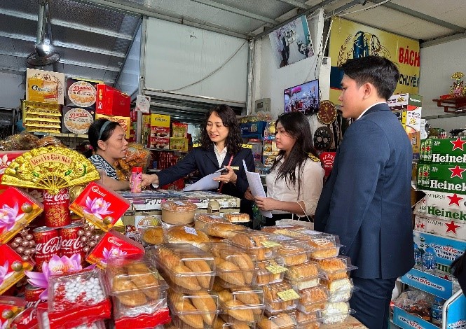 Thuế cơ sở 11  - Thuế TP Hà Nội hưởng ứng Lễ ra quân “Tháng cao điểm đồng hành, hỗ trợ hộ kinh doanh, cá nhân kinh doanh tuân thủ pháp luật thuế”- Ảnh 1.