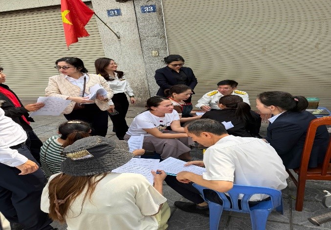 Thuế cơ sở 11  - Thuế TP Hà Nội hưởng ứng Lễ ra quân “Tháng cao điểm đồng hành, hỗ trợ hộ kinh doanh, cá nhân kinh doanh tuân thủ pháp luật thuế”- Ảnh 4.