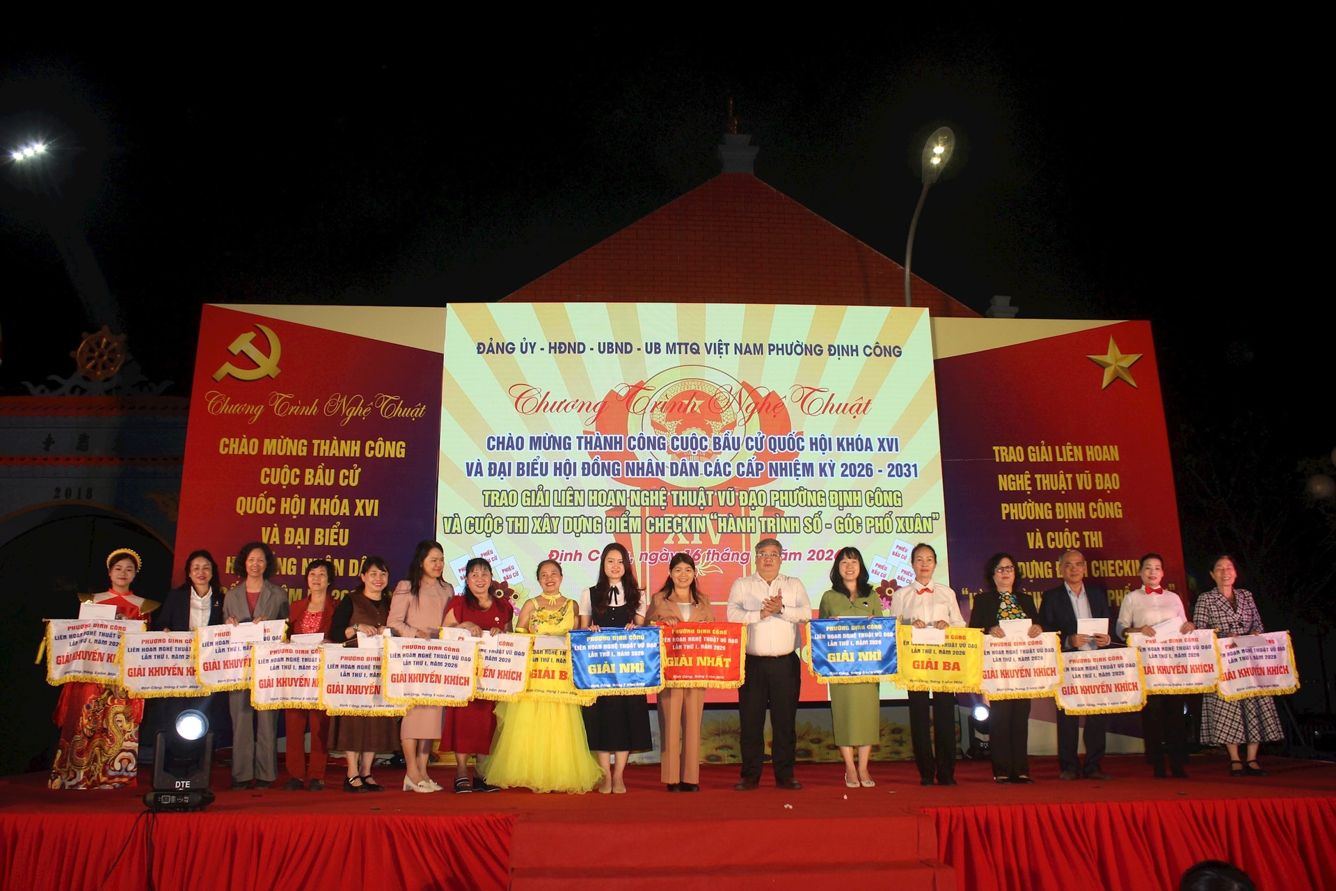 Định Công rộn ràng đêm nghệ thuật chào mừng thành công cuộc bầu cử- Ảnh 3.