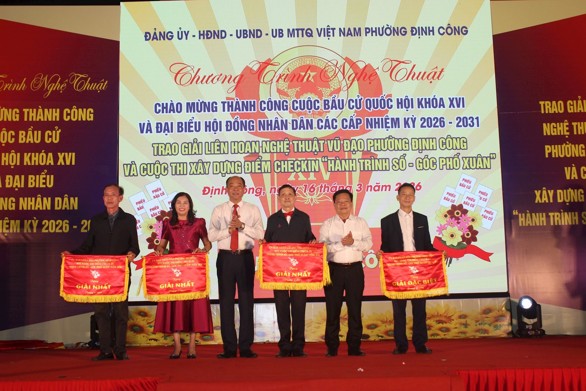 Định Công rộn ràng đêm nghệ thuật chào mừng thành công cuộc bầu cử- Ảnh 4.