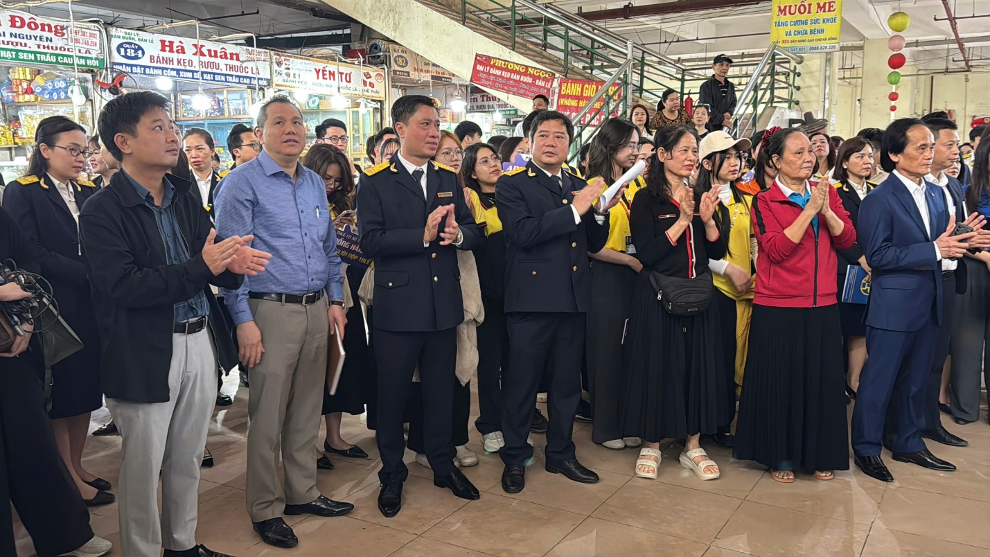 Thuế Hà Nội ra quân Tháng cao điểm đồng hành, hỗ trợ hộ kinh doanh quyết toán thuế- Ảnh 10.