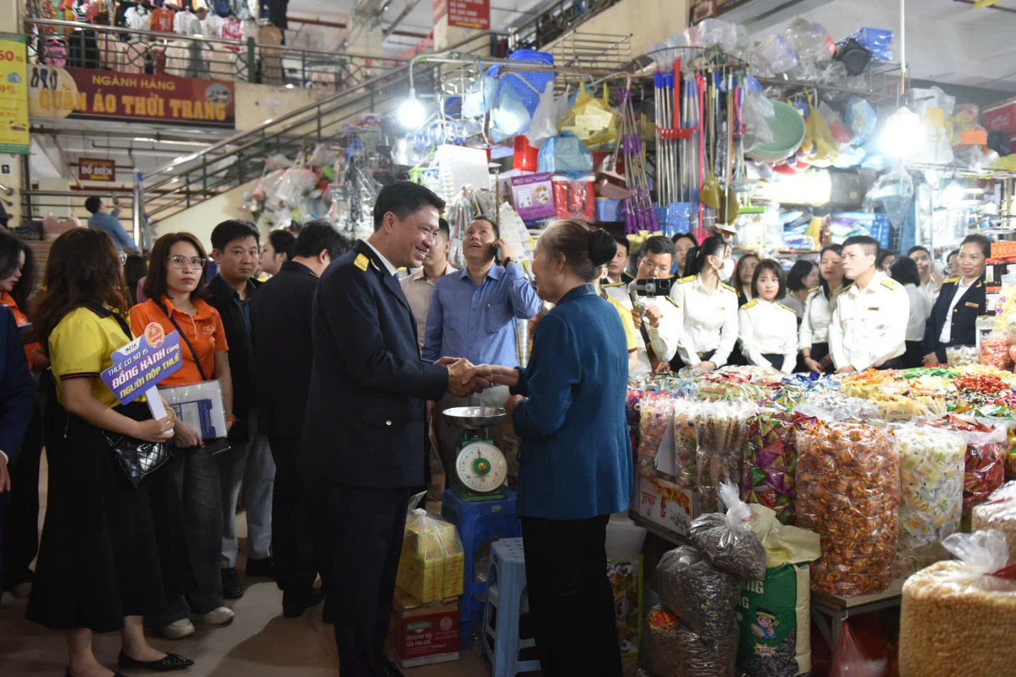 Thuế Hà Nội ra quân Tháng cao điểm đồng hành, hỗ trợ hộ kinh doanh quyết toán thuế- Ảnh 12.