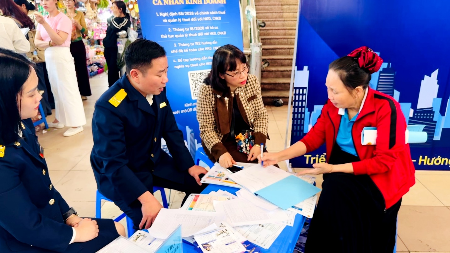 Thuế Hà Nội ra quân Tháng cao điểm đồng hành, hỗ trợ hộ kinh doanh quyết toán thuế- Ảnh 13.