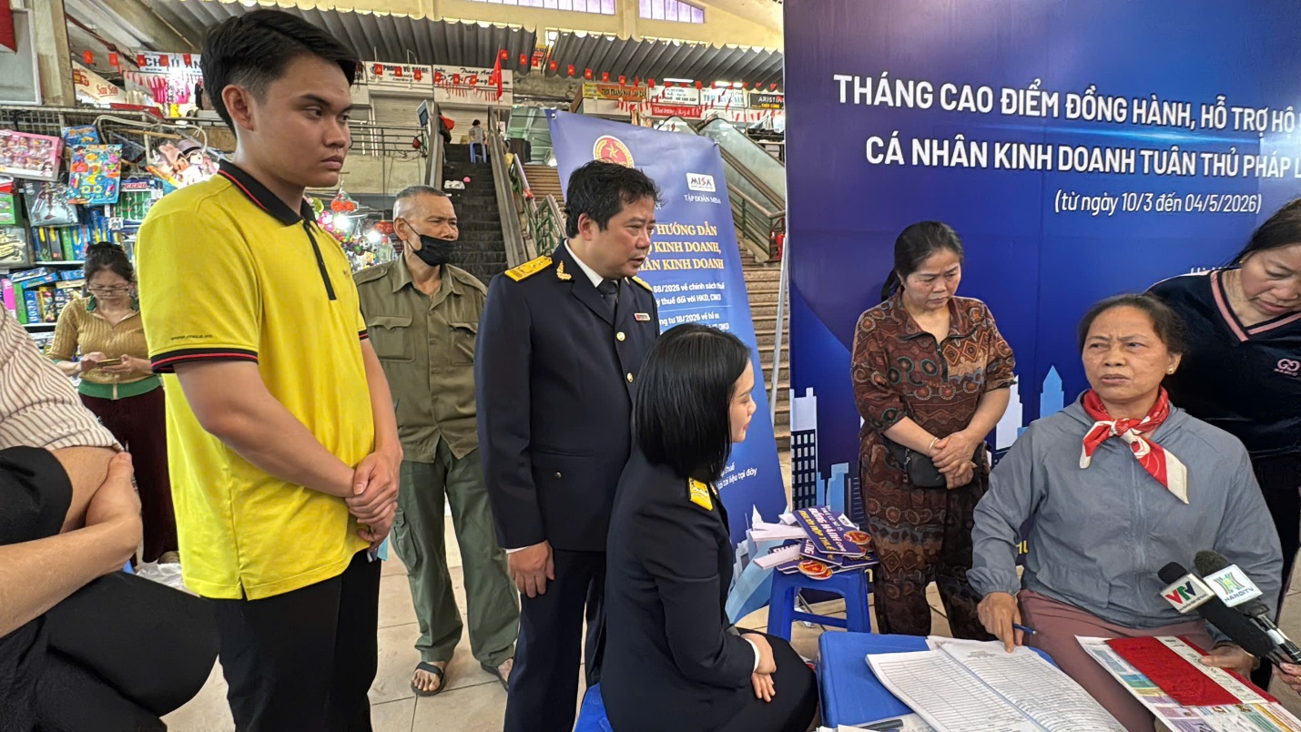 Thuế Hà Nội ra quân Tháng cao điểm đồng hành, hỗ trợ hộ kinh doanh quyết toán thuế- Ảnh 14.