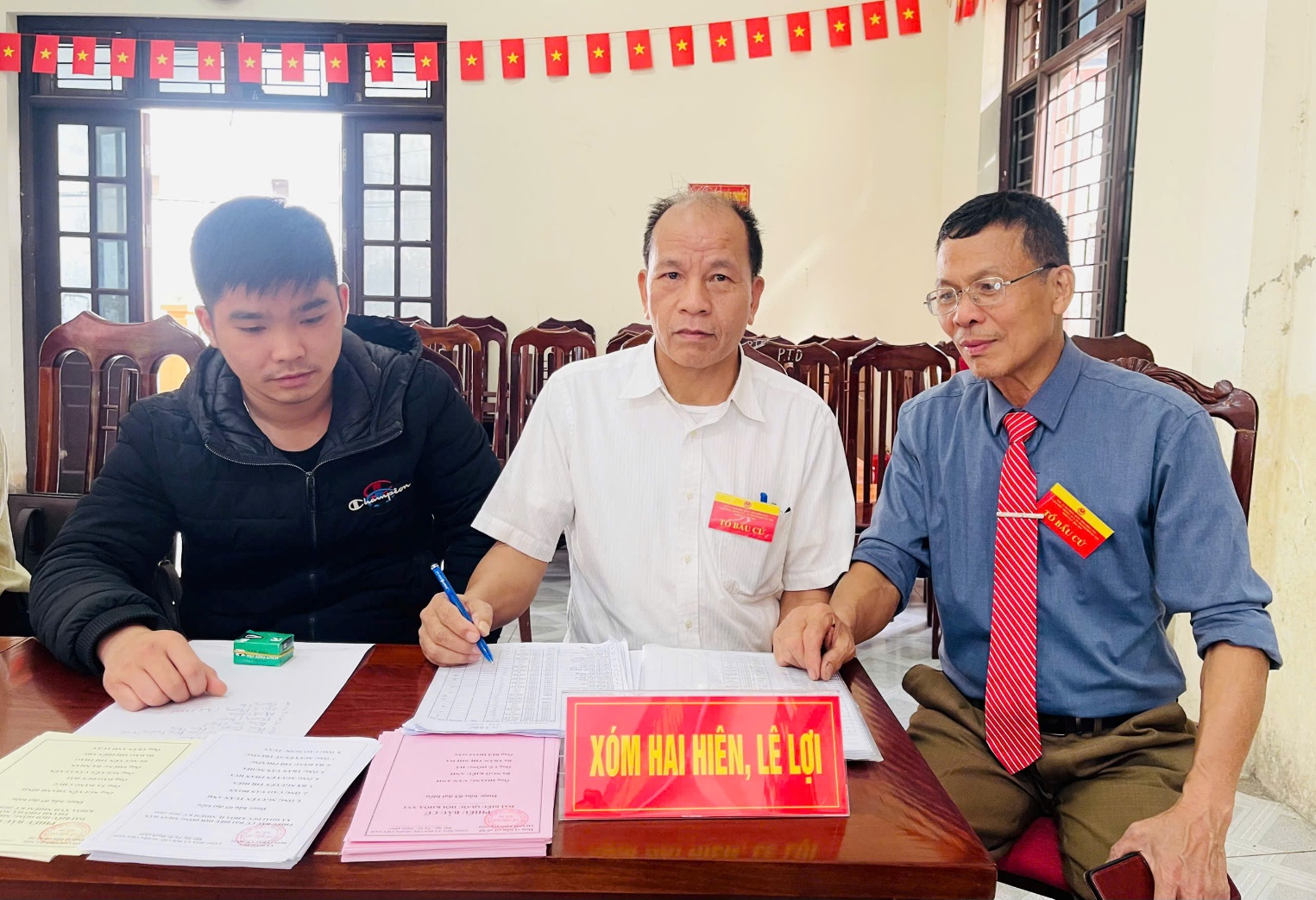 Những người lặng thầm góp sức cho ngày hội non sông ở Hoài Đức- Ảnh 4.