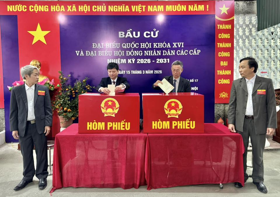 Có thể là hình ảnh về văn bản cho biết 'NƯỚC CỘNG HÒA XÃ HỘI CHỦ NGHĨA VIET NAM MUÔN NĂM ! BẦU cỬ ĐẠI BIÊU QUỐC HỘI KHÓA XVI VÀ ĐẠI BIỀU HỘI ĐỒNG NHÂN DÂN CÁC CẤP NHIỆM KỲ 2026- 2031 THÀNH CÔNG THẢNH GÀY 15 THÁNG CÔNG Se NĂM 2026 sỐ17 ĐẠI THÀNH CÔNG NỘI 路 HÒM PHIẾU HÒM PHIẾU'