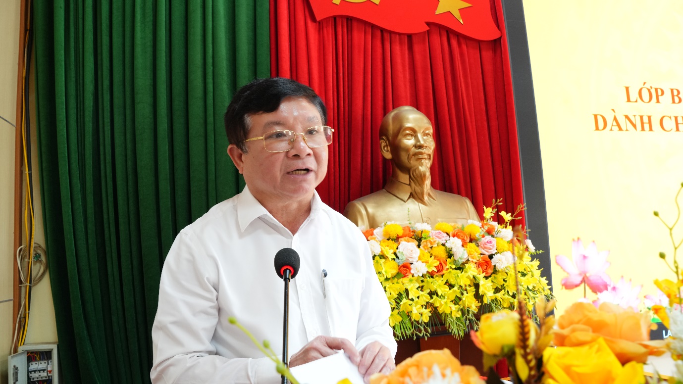 Bế giảng lớp Bồi dưỡng lý luận chính trị cho đảng viên mới đợt 1 năm 2026- Ảnh 3.