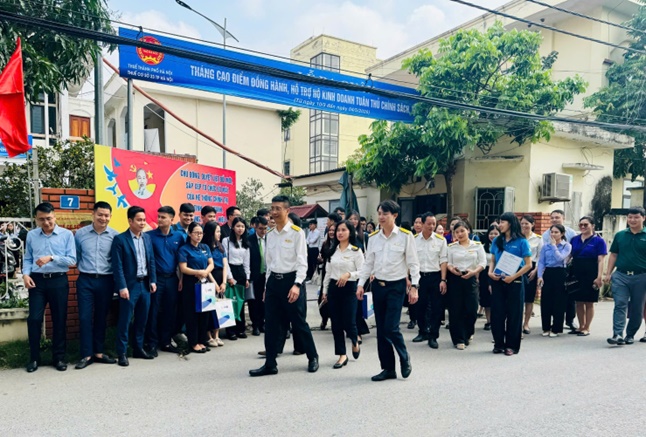 Thuế cơ sở 23 Thành phố Hà Nội tổ chức Lễ ra quân và các hoạt động hỗ trợ trực tiếp hỗ trợ hộ, cá nhân kinh doanh- Ảnh 3.