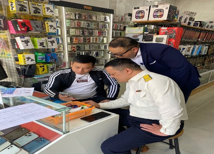 Thuế cơ sở 11 TP Hà Nội hưởng ứng Lễ ra quân “Tháng cao điểm đồng hành, hỗ trợ hộ kinh doanh, cá nhân kinh doanh tuân thủ pháp luật Thuế” trên địa bàn 4 phường Bồ Đề, Long Biên, Phúc Lợi, Việt Hưng- Ảnh 12.