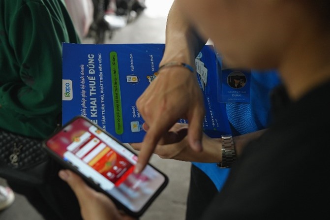 Thuế cơ sở 11 TP Hà Nội hưởng ứng Lễ ra quân “Tháng cao điểm đồng hành, hỗ trợ hộ kinh doanh, cá nhân kinh doanh tuân thủ pháp luật Thuế” trên địa bàn 4 phường Bồ Đề, Long Biên, Phúc Lợi, Việt Hưng- Ảnh 14.