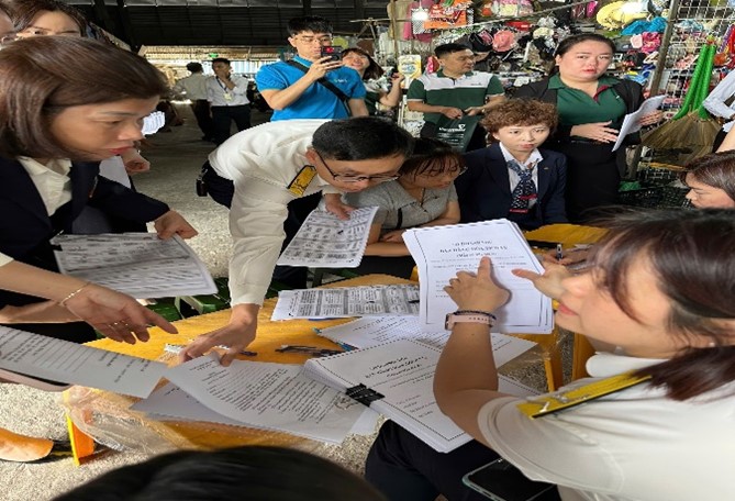 Thuế cơ sở 11 TP Hà Nội hưởng ứng Lễ ra quân “Tháng cao điểm đồng hành, hỗ trợ hộ kinh doanh, cá nhân kinh doanh tuân thủ pháp luật Thuế” trên địa bàn 4 phường Bồ Đề, Long Biên, Phúc Lợi, Việt Hưng- Ảnh 15.