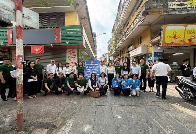 Thuế cơ sở 11 TP Hà Nội hưởng ứng Lễ ra quân “Tháng cao điểm đồng hành, hỗ trợ hộ kinh doanh, cá nhân kinh doanh tuân thủ pháp luật Thuế” trên địa bàn 4 phường Bồ Đề, Long Biên, Phúc Lợi, Việt Hưng- Ảnh 21.