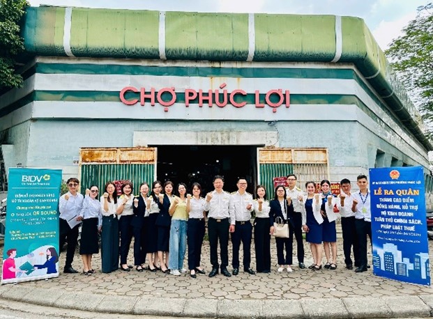 Thuế cơ sở 11 TP Hà Nội hưởng ứng Lễ ra quân “Tháng cao điểm đồng hành, hỗ trợ hộ kinh doanh, cá nhân kinh doanh tuân thủ pháp luật Thuế” trên địa bàn 4 phường Bồ Đề, Long Biên, Phúc Lợi, Việt Hưng- Ảnh 22.