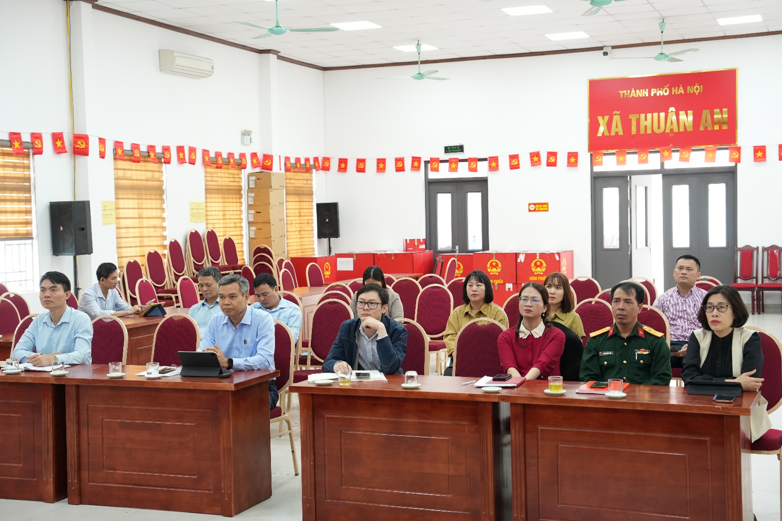 A group of people sitting in a room  AI-generated content may be incorrect.