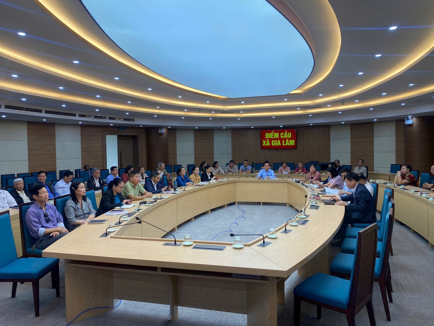 Cán bộ MTTQ xã Gia Lâm dự hội nghị thông tin tình hình thời sự Quý I năm 2026- Ảnh 1.