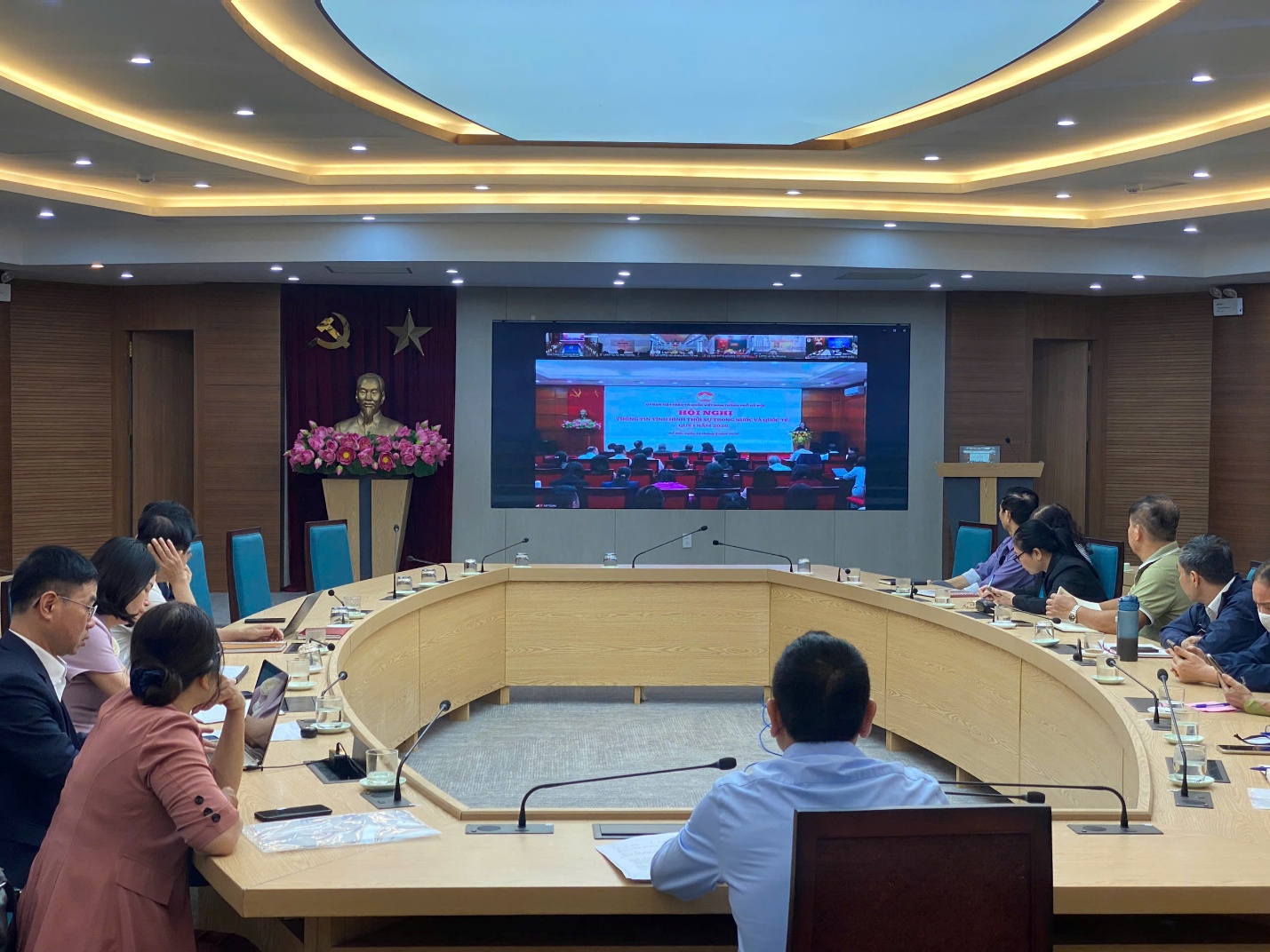 Cán bộ MTTQ xã Gia Lâm dự hội nghị thông tin tình hình thời sự Quý I năm 2026- Ảnh 2.