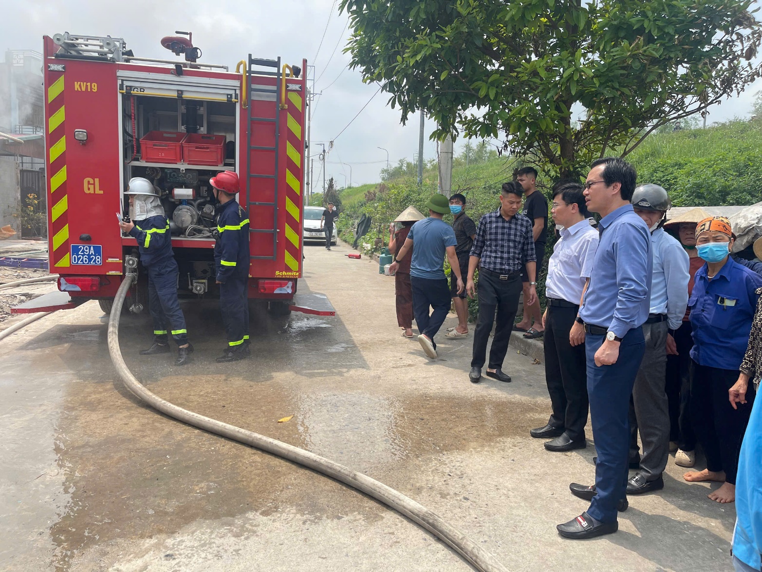 A group of people standing around a fire truck  AI-generated content may be incorrect.