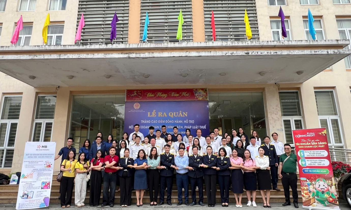 Thuế cơ sở 24 thành phố Hà Nội ra quân hỗ trợ hộ kinh doanh tuân thủ chính sách, pháp luật thuế- Ảnh 1.