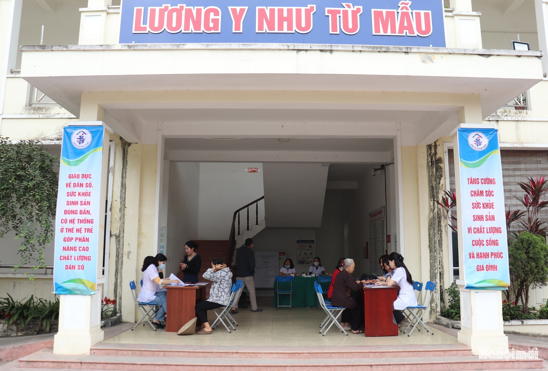 Người dân Kiến Hưng được khám, xét nghiệm chất lượng cao miễn phí tại trạm y tế- Ảnh 1.