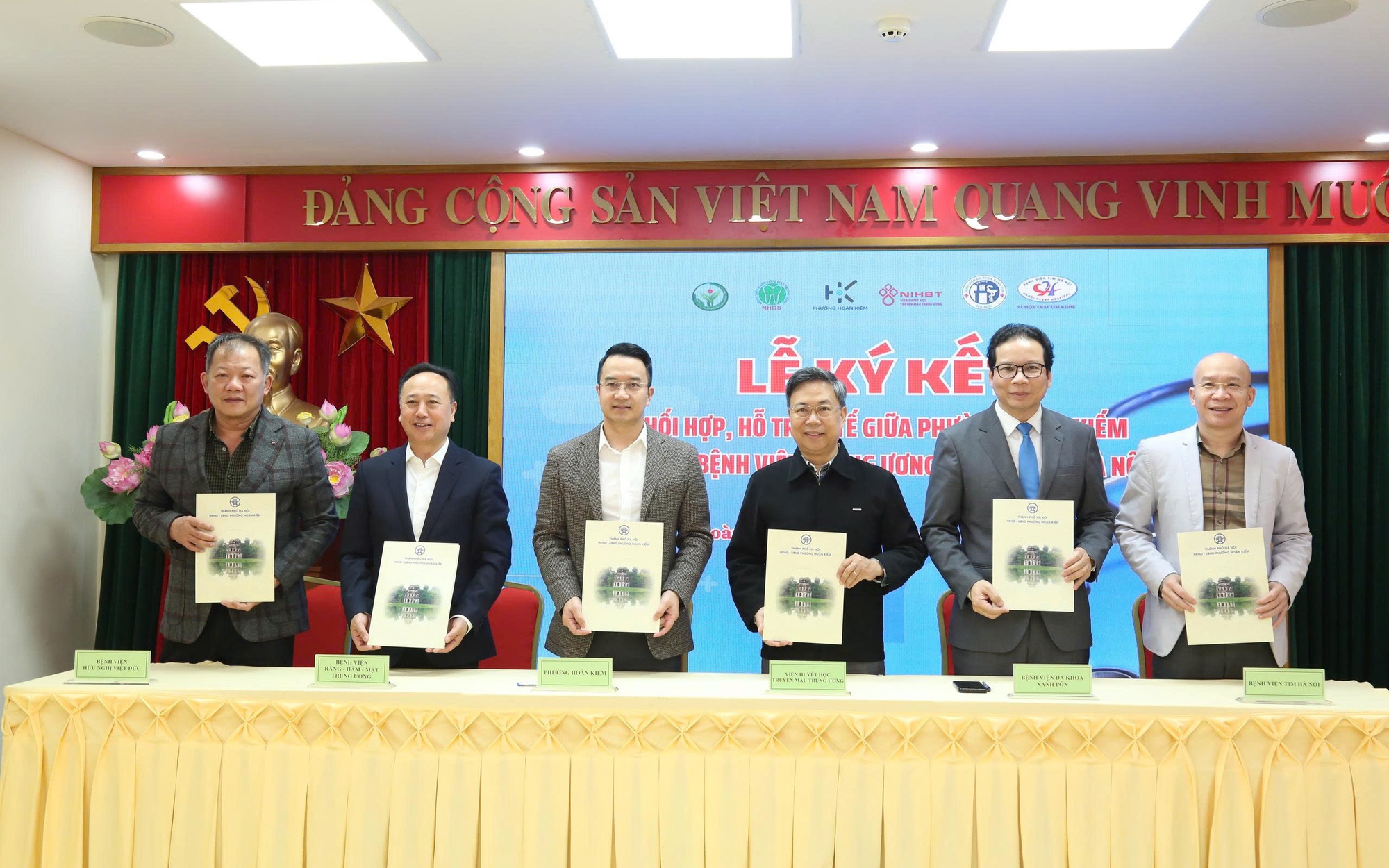 UBND phường Hoàn Kiếm ký kết chương trình hỗ trợ y tế với các bệnh viện Trung ương và thành phố