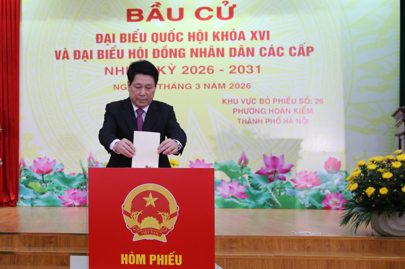 Cử tri cả nước thực hiện quyền và nghĩa vụ thiêng liêng của công dân- Ảnh 8.