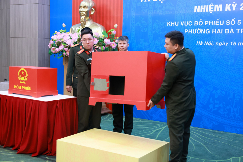 Cử tri cả nước thực hiện quyền và nghĩa vụ thiêng liêng của công dân- Ảnh 31.