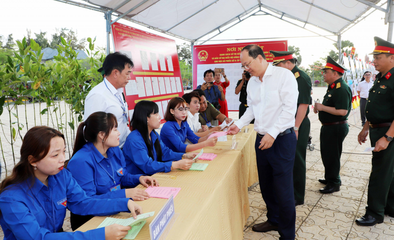 Cử tri cả nước thực hiện quyền và nghĩa vụ thiêng liêng của công dân- Ảnh 92.