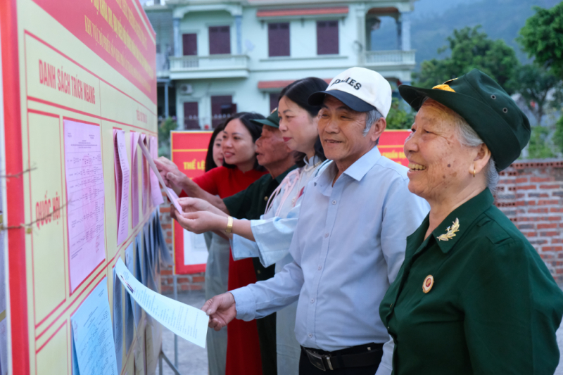 Cử tri cả nước thực hiện quyền và nghĩa vụ thiêng liêng của công dân- Ảnh 70.