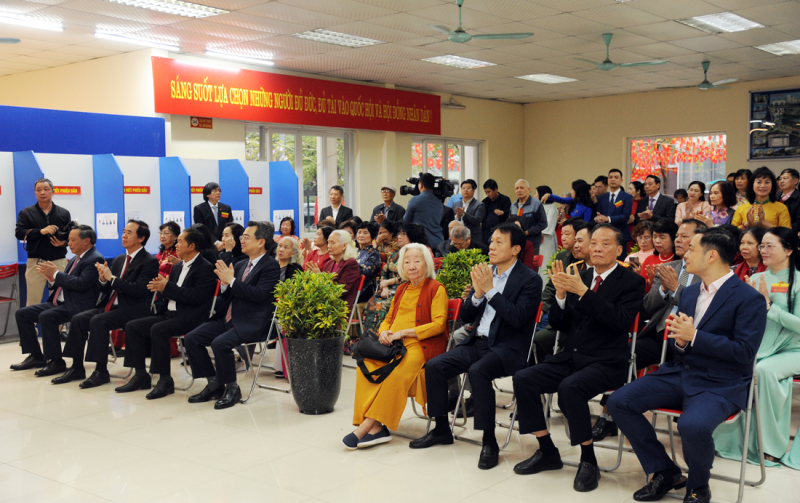 Cử tri cả nước thực hiện quyền và nghĩa vụ thiêng liêng của công dân- Ảnh 28.