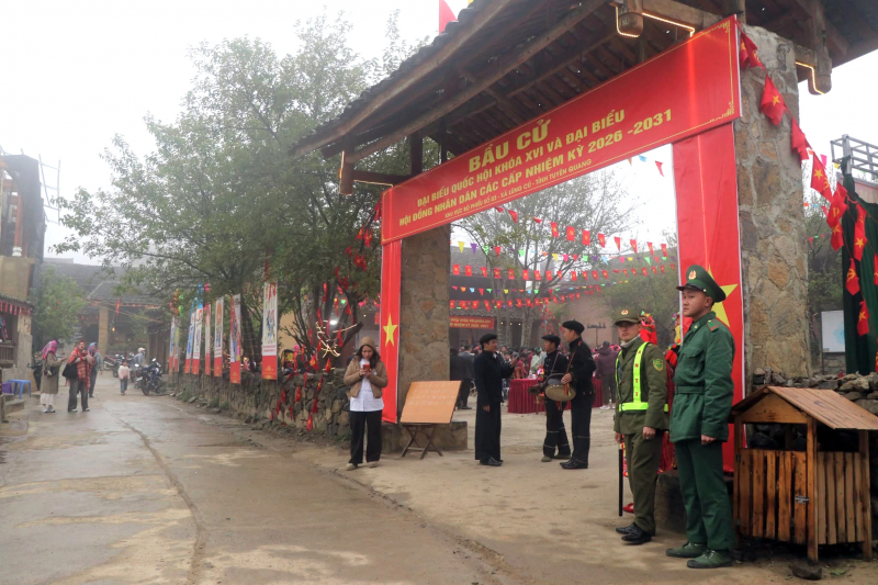 Cử tri cả nước thực hiện quyền và nghĩa vụ thiêng liêng của công dân- Ảnh 53.