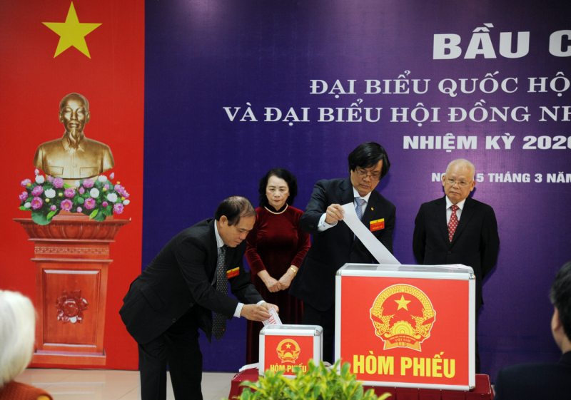 Cử tri cả nước thực hiện quyền và nghĩa vụ thiêng liêng của công dân- Ảnh 25.